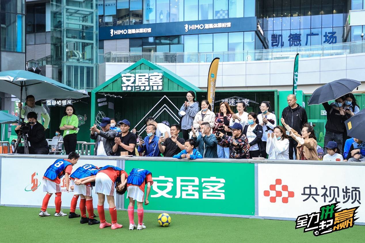 中国女足展现出了强大的攻击力和团队合作精神