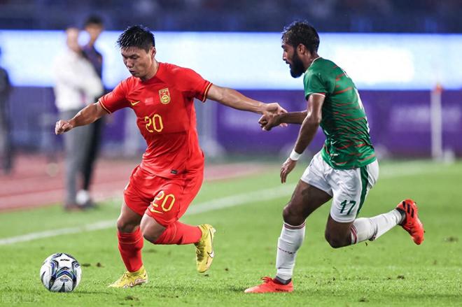 亚运会男足-破门乏术防线险犯错，中国0-0孟加拉无缘小组3连胜