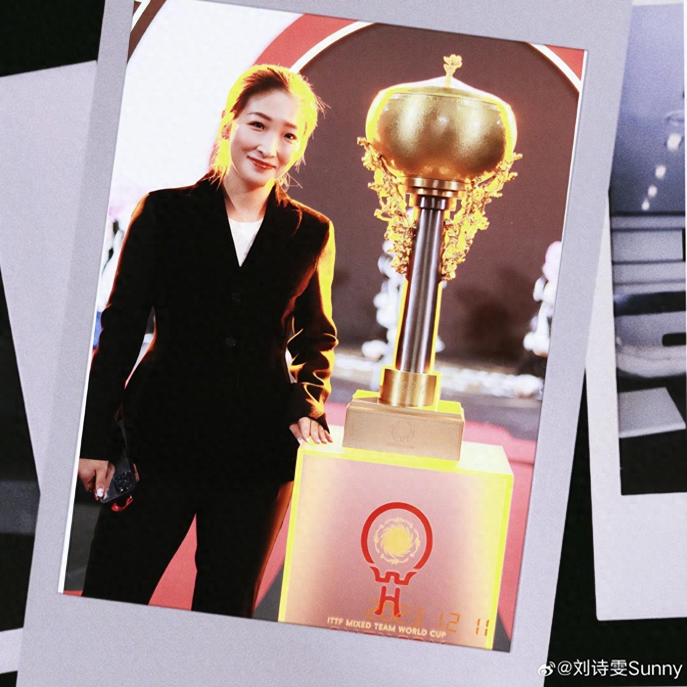 刘诗雯女神气质与世界杯奖杯合照，为国乒队打call，自称怀念比赛