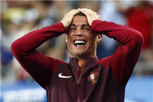 欧洲杯-C罗伤退替补加时绝杀 葡萄牙擒法国夺冠