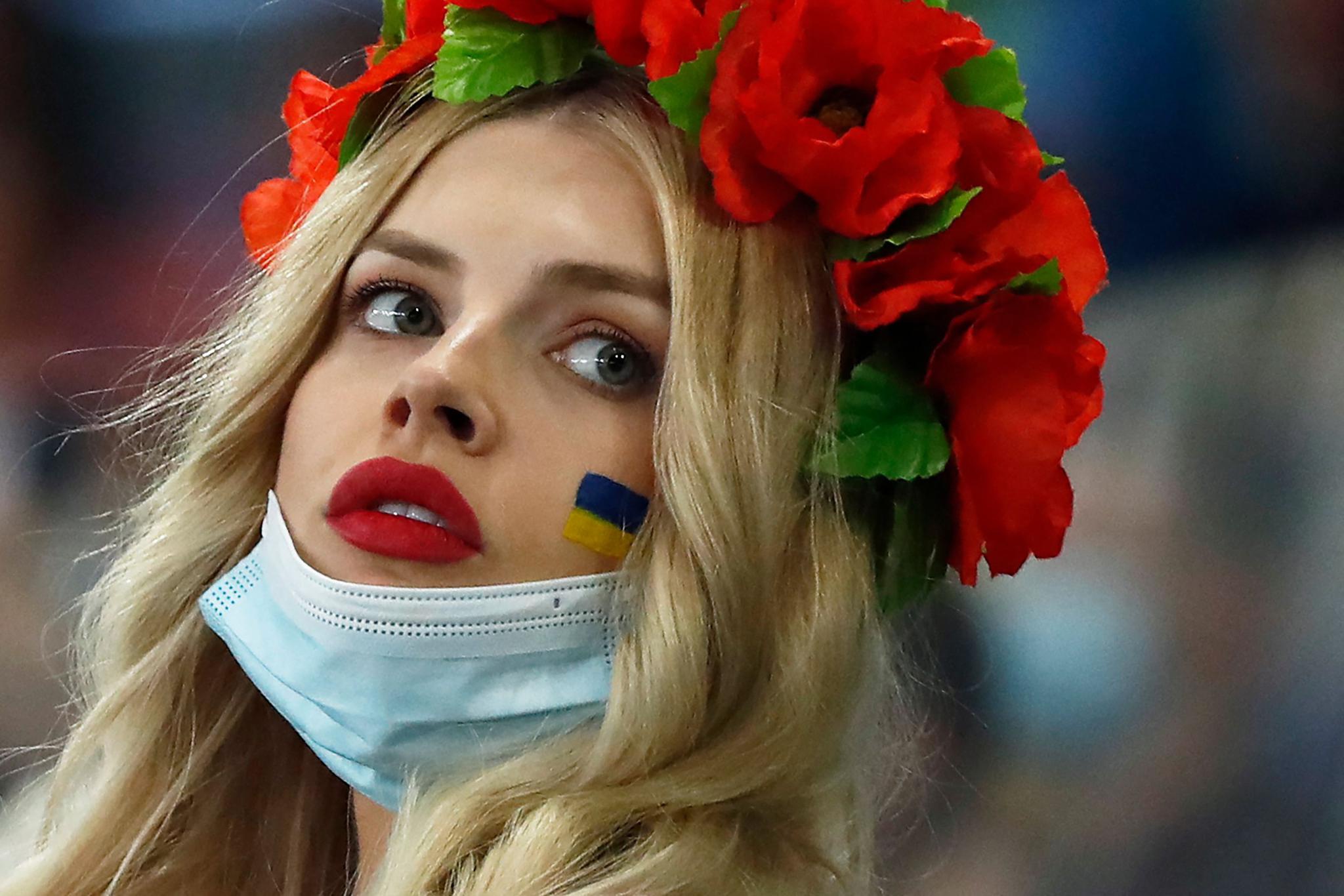场边的乌克兰女球迷。