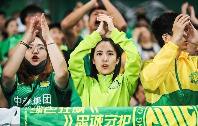 民众对中国足球职业联赛的看法还需要一个由坏到好的转变过程